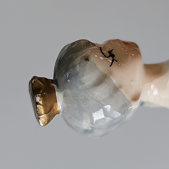 Vintage Ceramic Ballerina Figurine with Gold accents Made in Japan - Picture 5 of 16